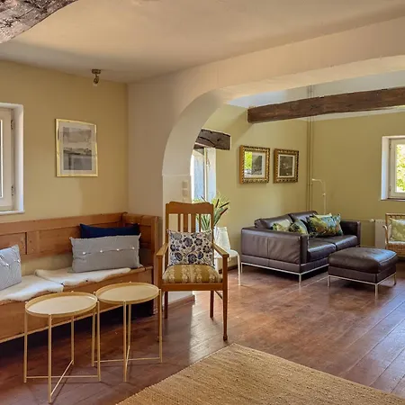 6p 3b Berneau Entertainment Retreat Holiday home