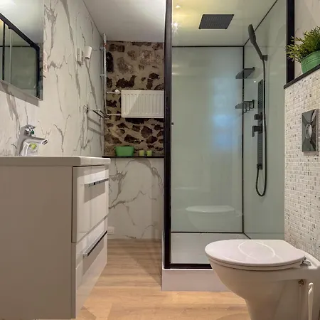 6p 3b Berneau Entertainment Retreat Holiday home